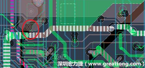 慢慢確認CAF發生的位置后，可以配合Gerber查看PCB的結構是否有通孔太近或是線路太近的問題。