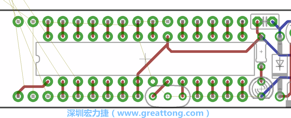 諧振器應(yīng)擺放在ATmega微控制器的針腳8、9和10旁邊，在共鳴器和微控制器中間的高頻信號(hào)線應(yīng)該要愈短愈好，此外，其它的信號(hào)線應(yīng)該要遠(yuǎn)離這個(gè)區(qū)域且配置在諧振器的下方，這樣做是為了防止不必要的無(wú)線電波干擾。